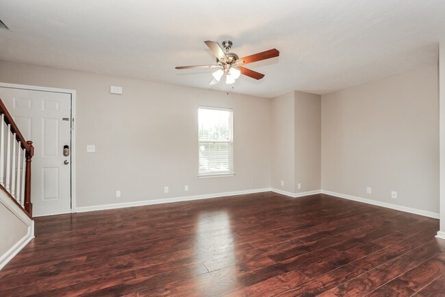 Building Photo - 122 Mary Joe Martin Dr