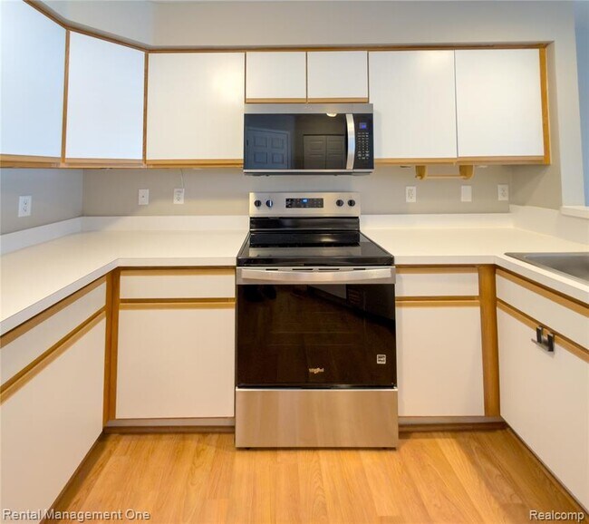 Building Photo - 1341 Millbrook Trail