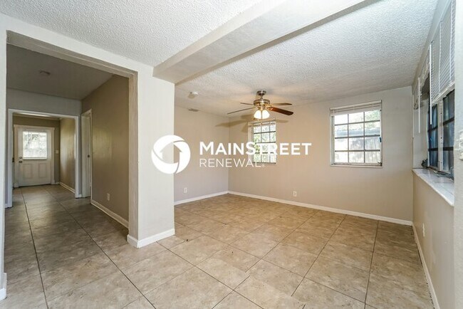Foto del edificio - 3 Bedroom Pet-Friendly Home in West Park, ...
