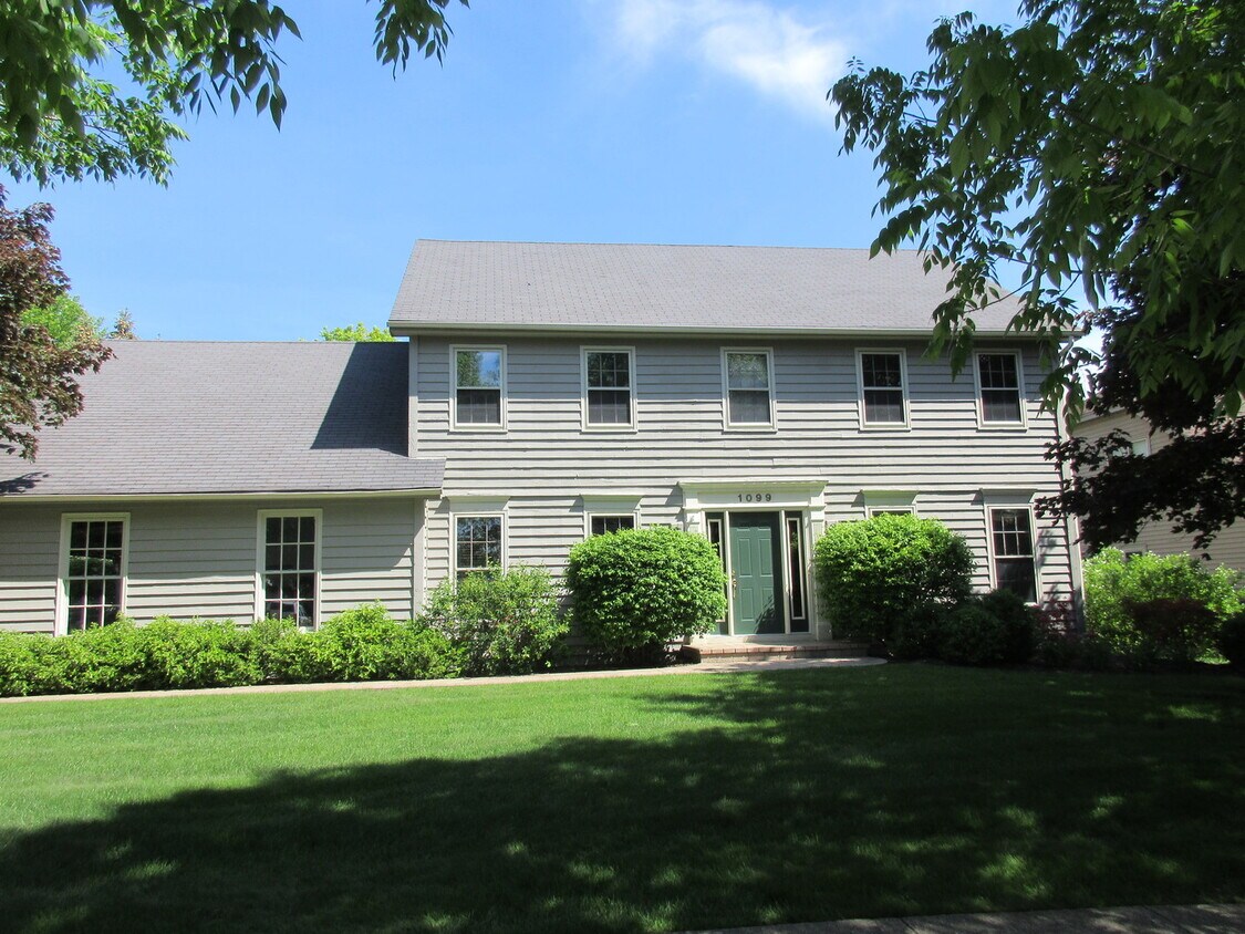 1099 W Jefferson Ave, Naperville, IL 60540 House for Rent in