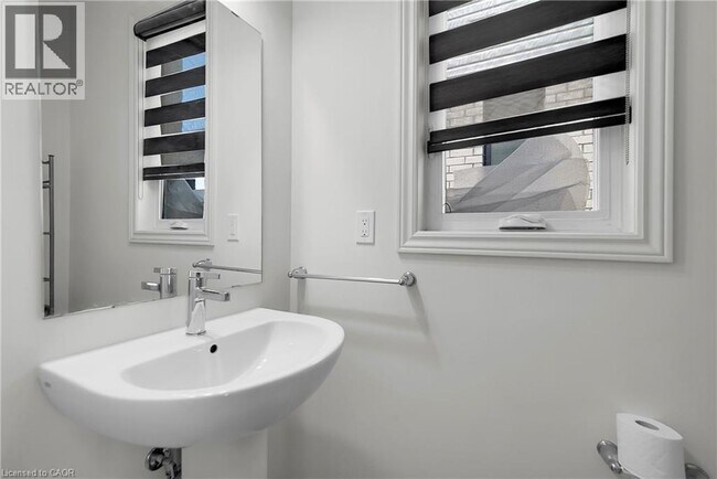 Photo du bâtiment - 186 Elliot Ave W