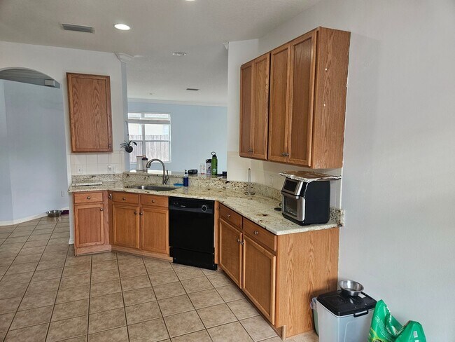 Building Photo - Stunning 3-Bed, 2-Bath Cul-de-Sac Home in ...