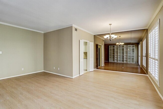 Building Photo - 2425 Underwood St