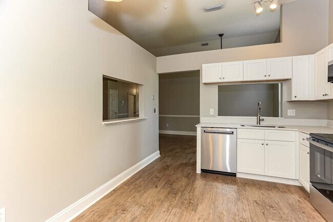 Foto del edificio - 8765 Hammond Forest Dr