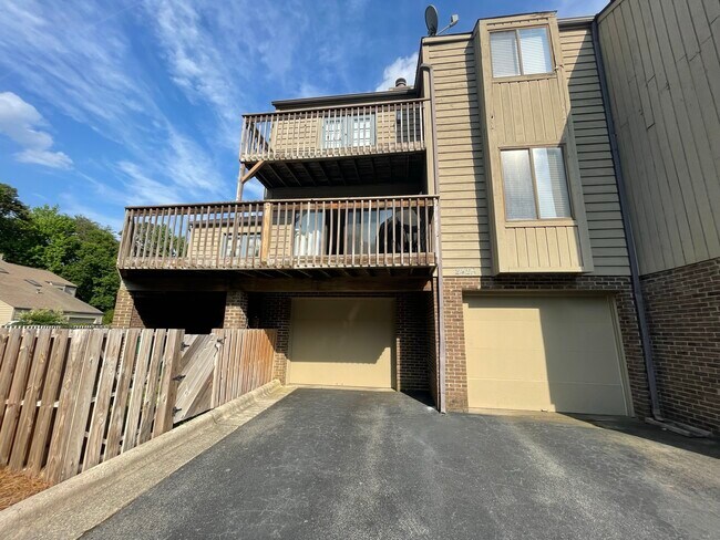 Foto del edificio - 2425 Cypress Ct