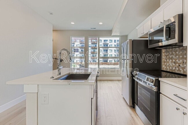 Building Photo - 4100 E Warren Ave