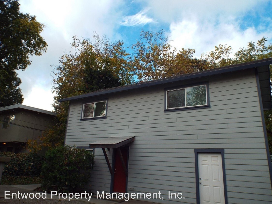 Primary Photo - 208 W Sacramento Ave