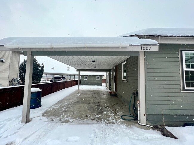 Building Photo - 2 Bed 2 Bath Home with Storage Shed and Ca...