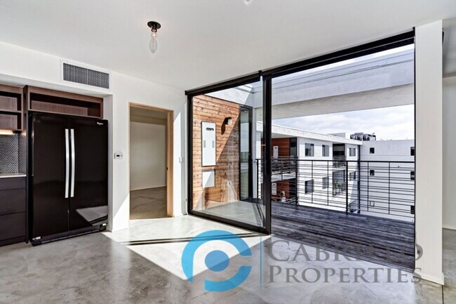 Foto del edificio - 2870 Fourth Ave