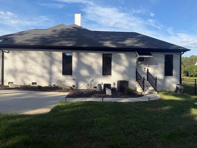 Foto del edificio - 4423 Weddington Matthews Rd