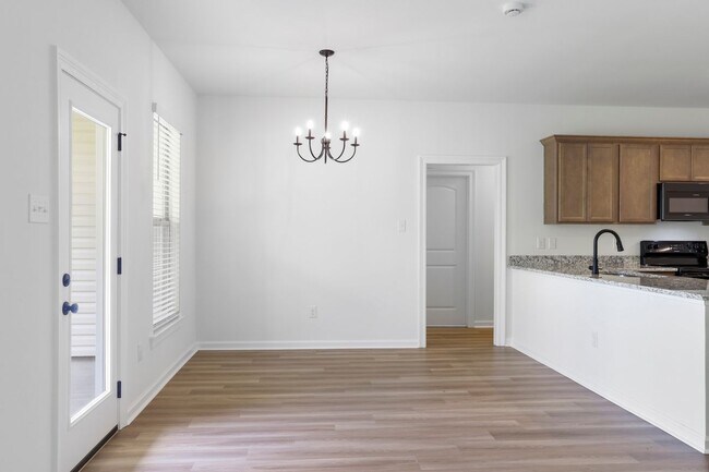 Foto del edificio - 13615 Ball Park Rd