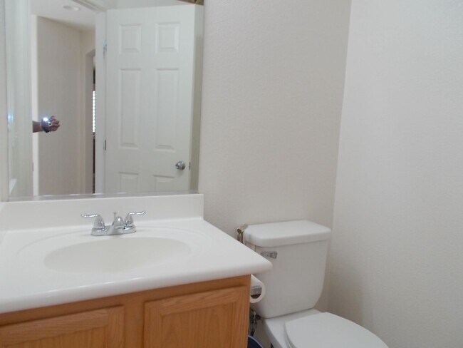 Foto del edificio - Beautiful 3-Bedroom Two-Story Home in Well...