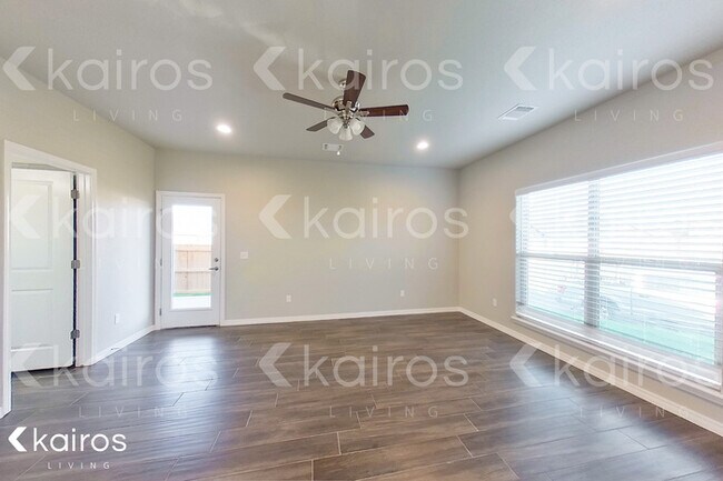 Building Photo - 2701 Knoll Dr.