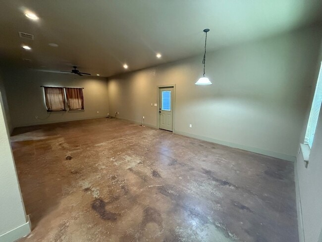 Building Photo - BARNDOMINIUM