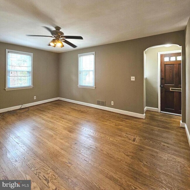 Building Photo - 626 N George Mason Dr