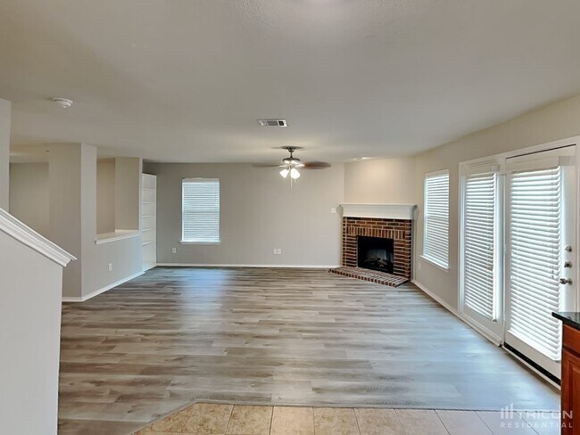 Building Photo - 204 Blue Roan Dr