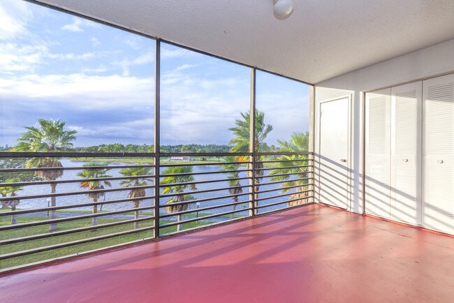 Foto del edificio - The Rise Lake front Rentals