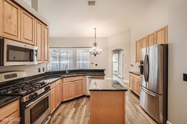 Building Photo - 4 br, 3 bath House - 2727 Villa Drive