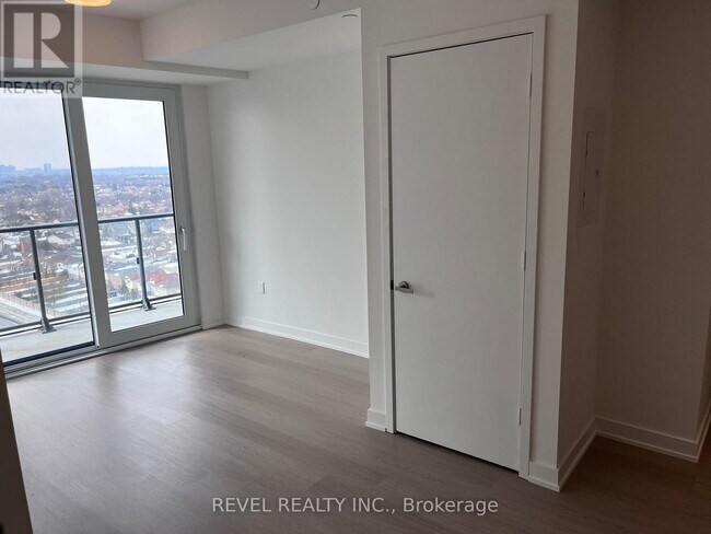 Photo du bâtiment - 448 Burnhamthorpe Rd W