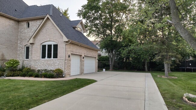 Building Photo - 22964 N Prairie Ln