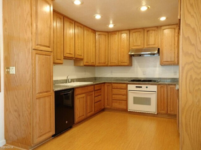 Foto del edificio - 428 Escobar St