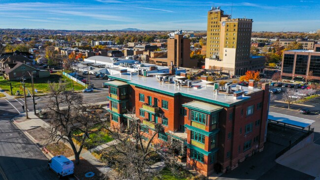 Foto del edificio - 2461 Adams Ave