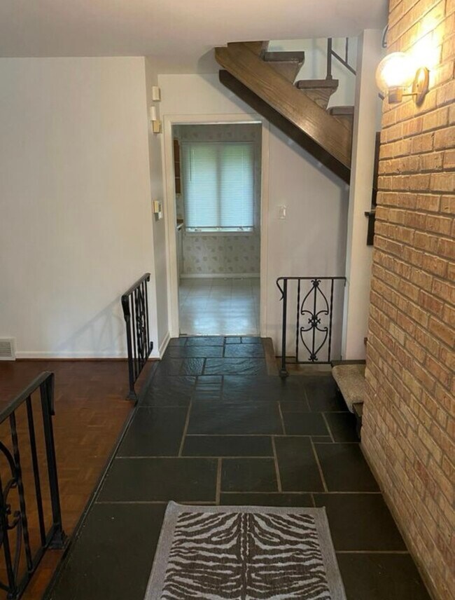 Foto del edificio - 2585 Longmeadow Dr