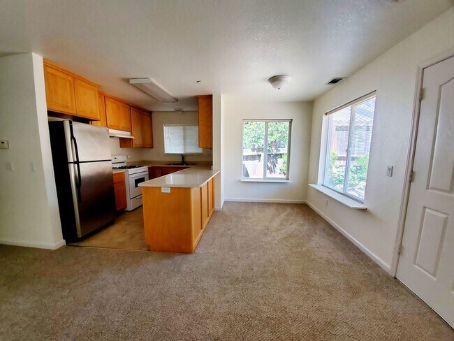 Building Photo - 2bd/2ba House on HIgh St