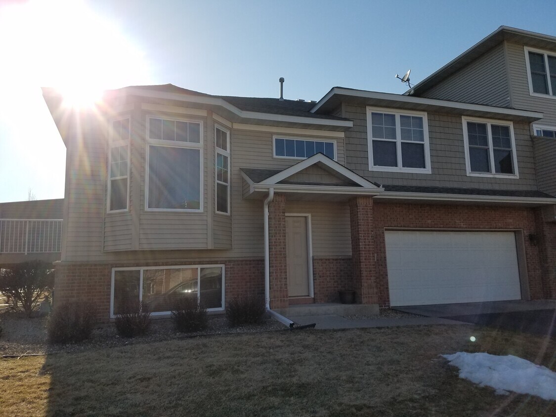 Front view of house with two car garage - 20068 Heritage Dr