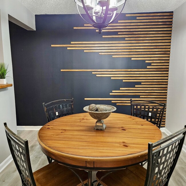 Building Photo - 4815 Tanglewood Oaks St