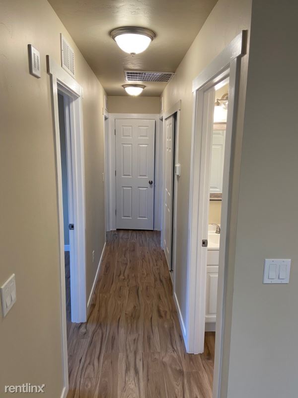 Building Photo - 3 br, 2 bath Townhome - 405 E 7th St. A an...