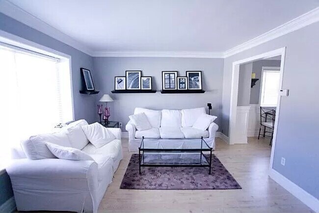 Building Photo - 927 Cedar Hill Dr