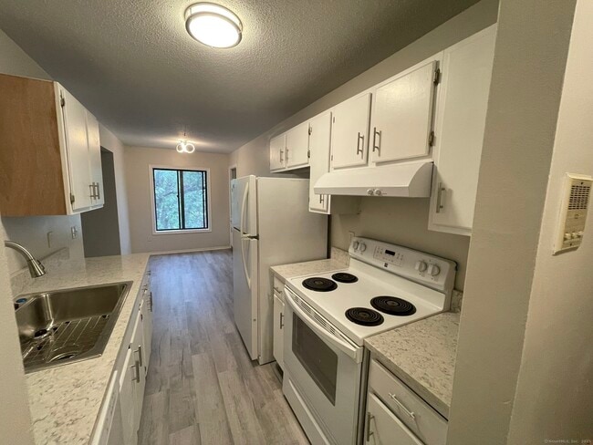 Building Photo - 25 Woodsedge Dr