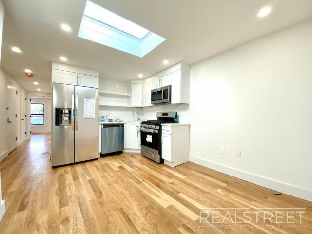 Foto del edificio - 3 bedroom in BROOKLYN NY 11216