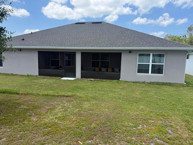 Foto del edificio - 2225 SE Merrill Rd