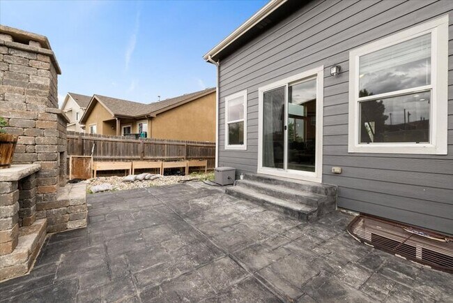 Foto del edificio - 12540 Mount Belford Way