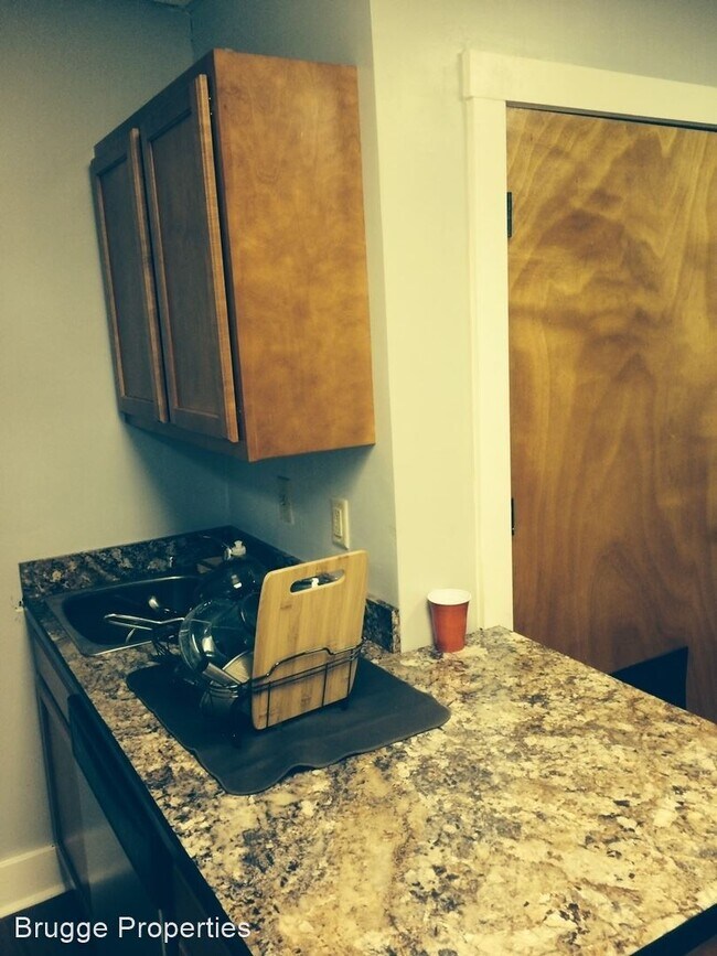 Building Photo - 664 Kerr St