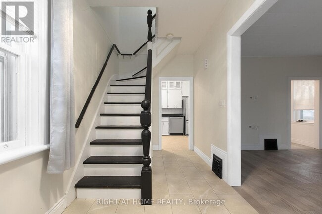 Building Photo - 6615 Fourth Line Rd