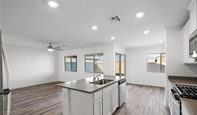 Foto del edificio - 1705 Cowboy Path Ave