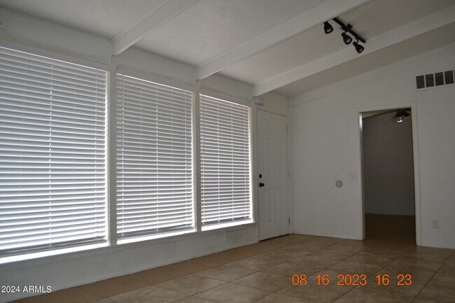 Building Photo - 1877 S Apache Dr