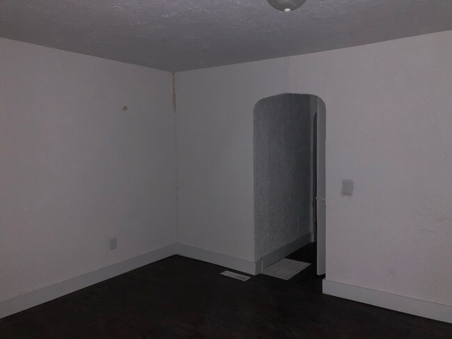 Building Photo - 2329 S Crysler Ave