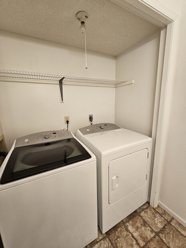 Foto del edificio - 8707 Ash Bourne Dr