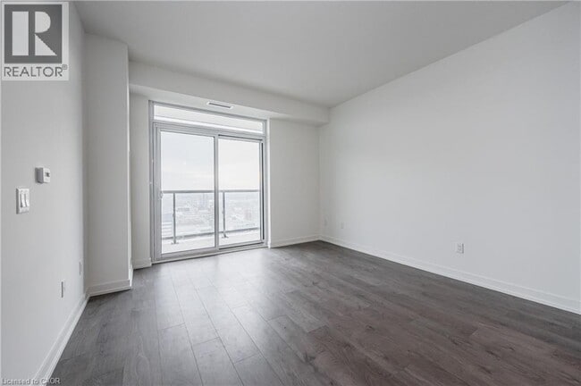 Photo du bâtiment - 55 Duke St W