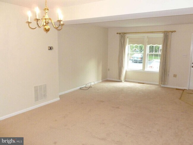 Building Photo - 6643 Medinah Ln