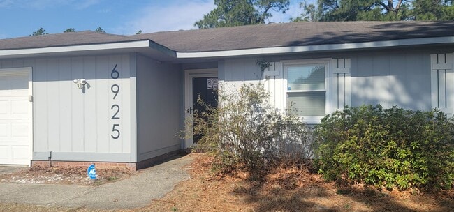 Building Photo - Don't miss this beauty!!!