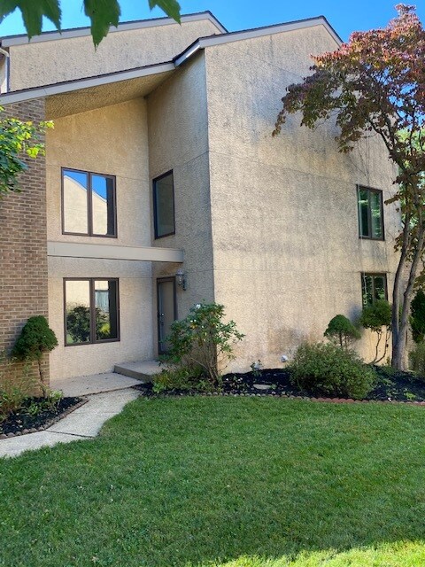 Foto del edificio - 111 Falcon Ln
