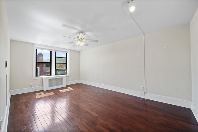 Foto del edificio - 107 Kensington Ave