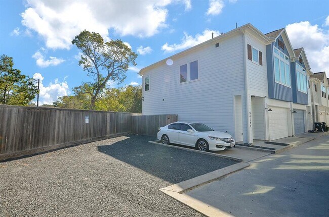Building Photo - 9414 Kerrwood Ln