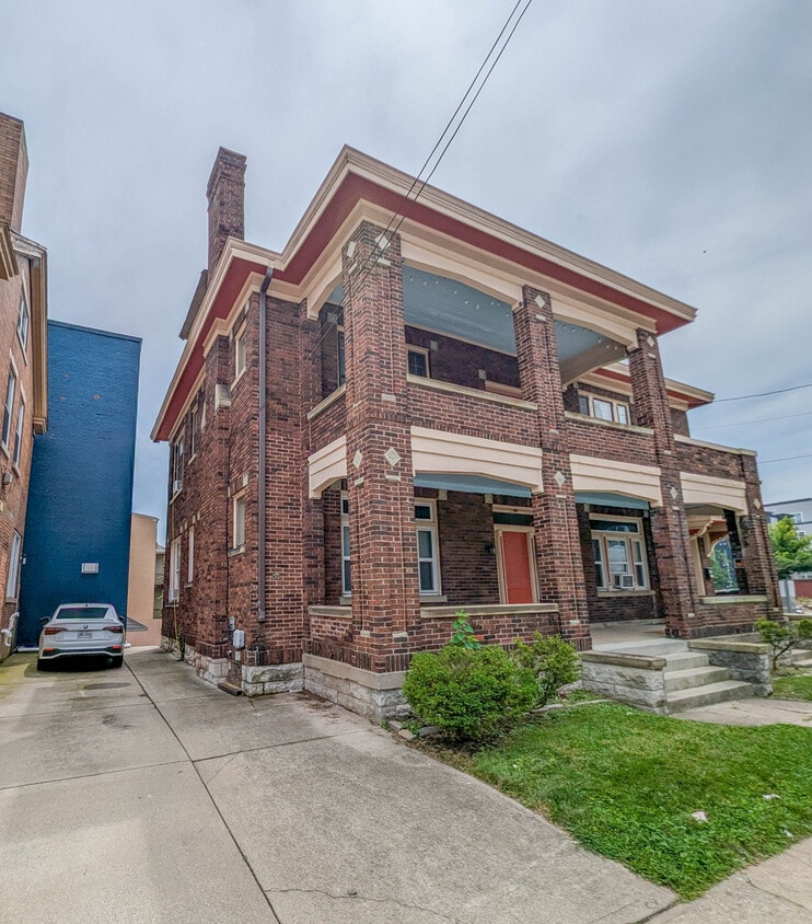 Primary Photo - 89 W McMillan St