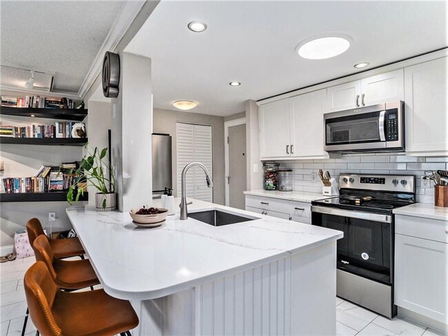 Building Photo - 4141 Bayshore Blvd